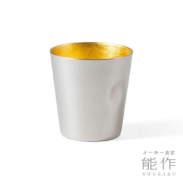器ごと冷やして涼やかなのど越しを堪能