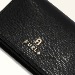 二つ折りデザインで使いやすさ抜群