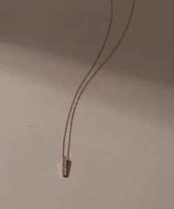 Lilas／リラ ボックスダイヤ12mmバーティカルバーネックレス K10