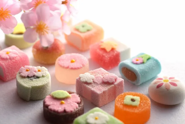結婚祝いに贈る和菓子おすすめ8選｜内祝いにも使える上品ギフト＆選び方