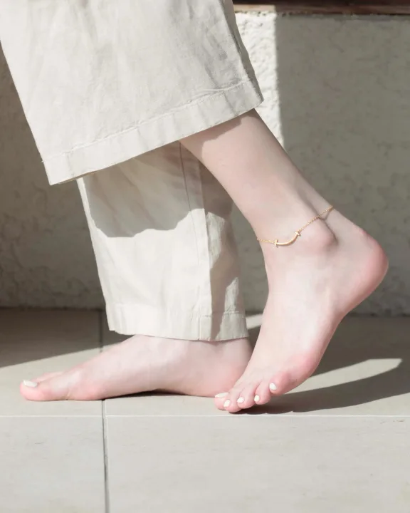 スマイルみたいな「T」アンクレット