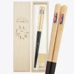 折れたバットで作られたロゴマーク入り箸