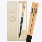 折れたバットで作られたロゴマーク入り箸