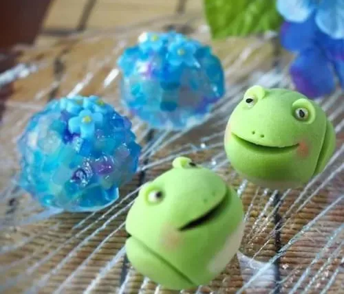 気分が上がる上生菓子を梅雨どきの贈り物に! お亀堂 梅雨を愉しむ上生菓子セット(ぴょんケロ太・紫陽花)