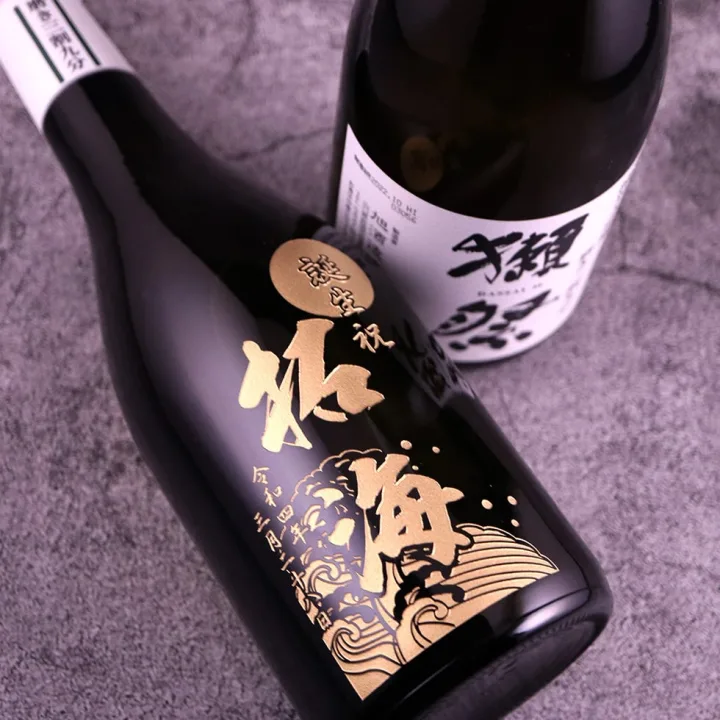 おめでたい!を全力でアピール…名入れボトルの「日本酒ギフト」