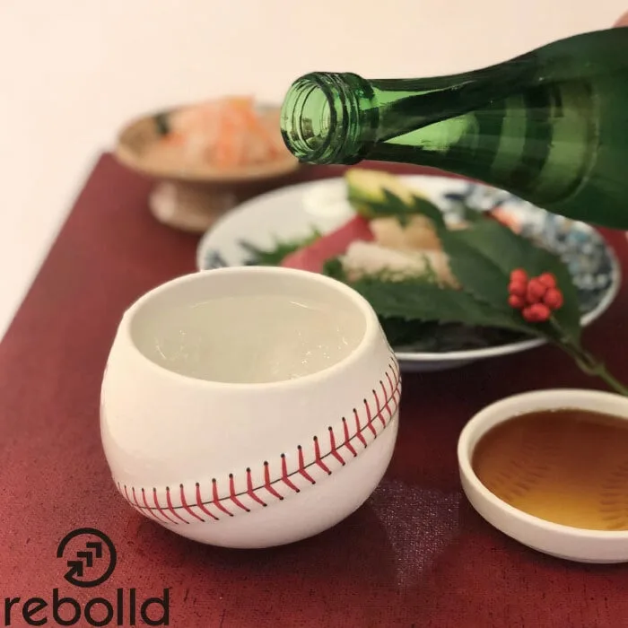 青春時代をよみがえらせる野球ボールデザイン