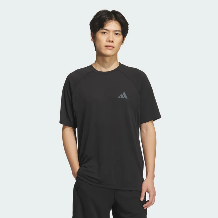 スポーティーなロゴが爽やかなTシャツ