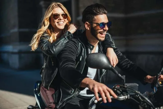 バイク好きに贈るプレゼント12選!父の日や誕生日、記念日に喜ばれる男女向けグッズ
