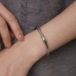 LHME｜都会的でニュアンスのある細身バングル
