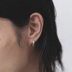 上質な輝きをまとえるフープピアス
