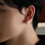 どんなシーンにもマッチする「フープピアス」