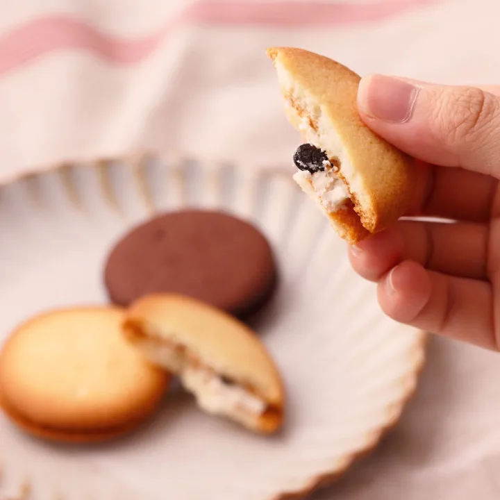 クリームの中に忍ばせたレーズンがおいしさの秘密