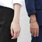 スリムなプレートに二人だけの刻印を