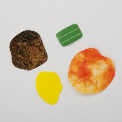 パッケージを模したユニークなクラッカー