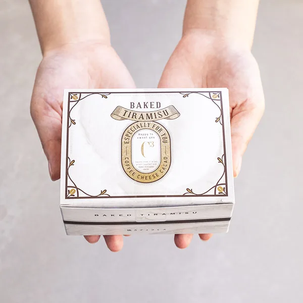 ほろ苦いコーヒーシロップが”じゅわり”。甘すぎない大人のスイーツ