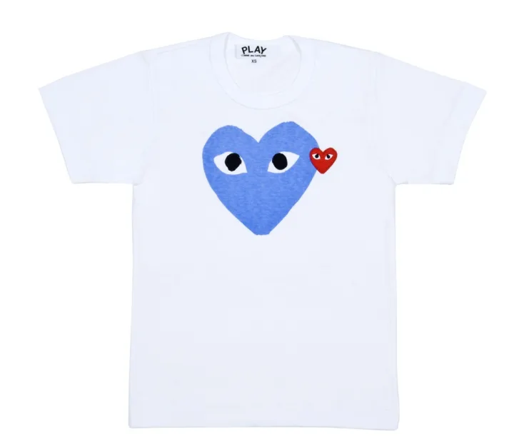 「コムデギャルソンプレイ」のインパクト大のハートTシャツ