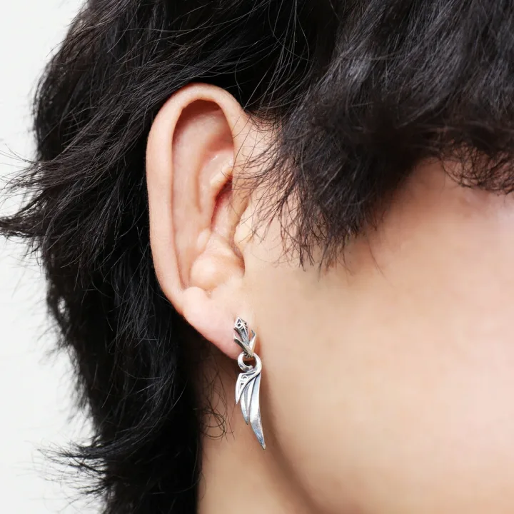 飛躍の願いをこめて贈りたい「ウイングピアス」