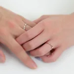 サイズ展開も豊富！2つのダイヤモンドが輝く大人ペアリング